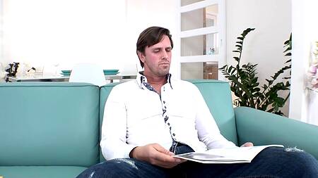 Муж должен не журнал листать, а жену в жопу ебать