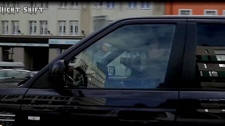 Богачка на лимузине встречает мужика и ебется с ним