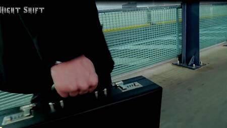 Богачка на лимузине встречает мужика и ебется с ним