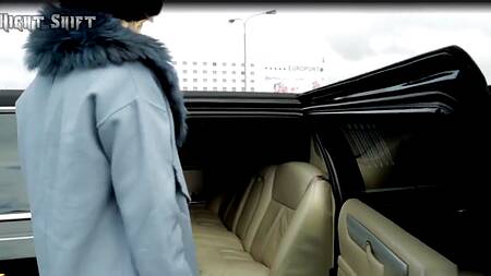 Богачка на лимузине встречает мужика и ебется с ним