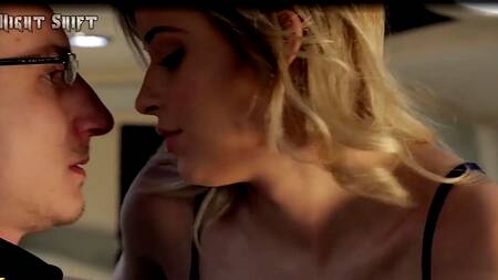 Богачка на лимузине встречает мужика и ебется с ним