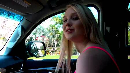 Помог заблудившейся девушке и трахнул её в машине