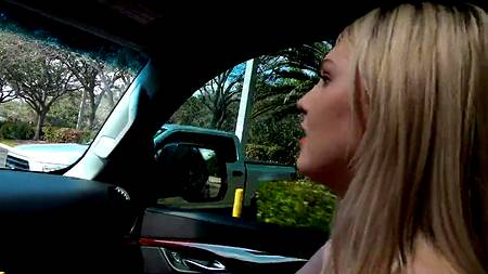 Помог заблудившейся девушке и трахнул её в машине