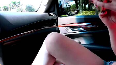 Помог заблудившейся девушке и трахнул её в машине