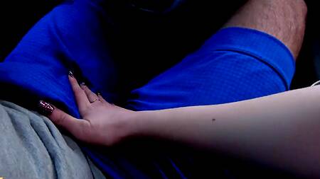 Помог заблудившейся девушке и трахнул её в машине