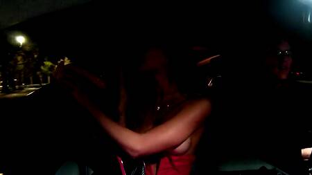 Прокатил красотку на дорогой машине и выебал её на капоте