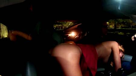 Прокатил красотку на дорогой машине и выебал её на капоте