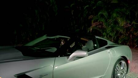 Прокатил красотку на дорогой машине и выебал её на капоте