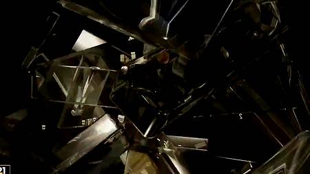 Страстная блондинка в белом белье дает облизать ножки