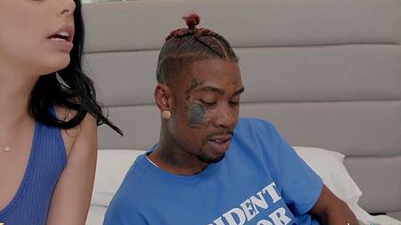 Негр помогает красотке с переездом и трахает её