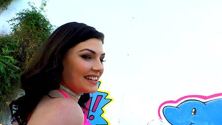 Засовывает язык в жопу чтобы развести телку на жесткий анал