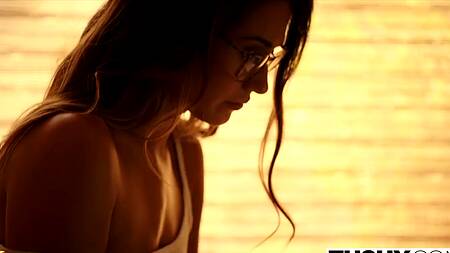 Две подружки на вечеринке находят мужика для анального секса