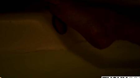 Две подружки на вечеринке находят мужика для анального секса