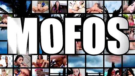 Массажист позарился на упругую попку красивой клиентки