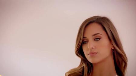 Красотка хочет сексом отблагодарить дизайнера за пошитое платье