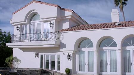 Красотка хочет сексом отблагодарить дизайнера за пошитое платье