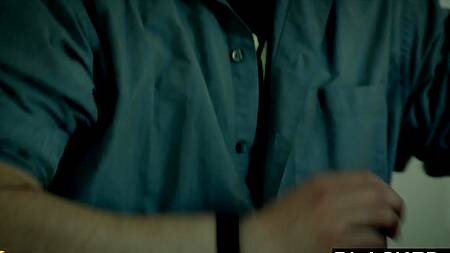 Страстная блондинка вынуждена изменять мужу с негром