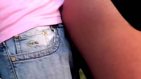 Пикаперы заплатили телке деньги и ебут её на улице вдвоем