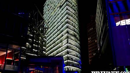 Познакомилась с парнем в клубе и пошла к нему ебаться