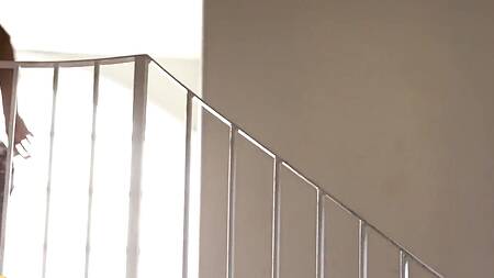 Телка привыкла начинать утро не с кофе, а с ебли