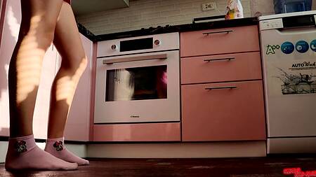 Накаченный русский парень вертит на хую худышку с маленькими сиськами