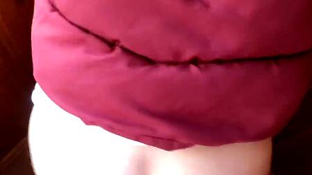 Оприходовал девушку на балконе и смачно кончил ей на попку