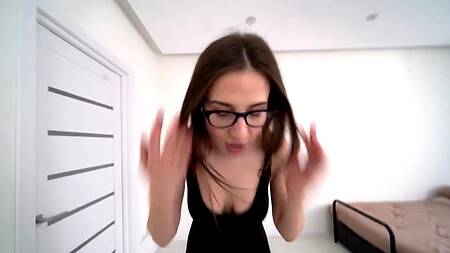 Парень вертит на члене пышногрудую инструкторшу по йоге