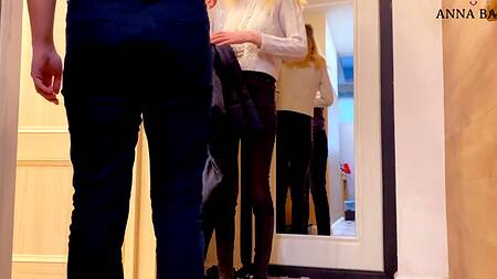 Сотрудник банка отодрал за долги хорошенькую русскую девушку