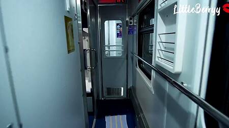 Фантастический секс в поезде с молодой русской блондинкой