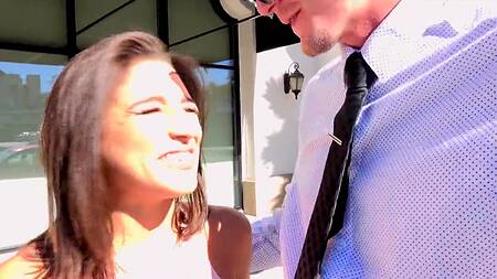 Жаркий анальный секс с красивой загорелой девушкой