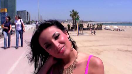 Кончил в рот смуглой сучке с зачетными натуральными сиськами