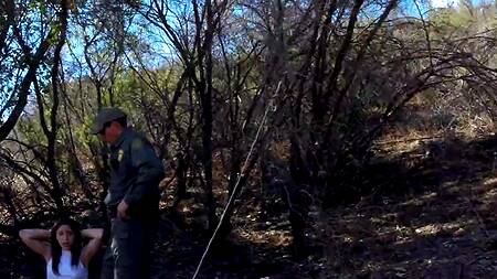 Пограничник оприходовал на улице незаконную эмигрантку