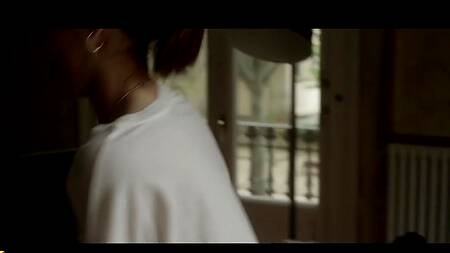 Муж с женой приглашают соседку на секс втроем