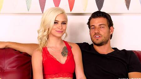 Улыбчивая красотка профессионально трахается на кастинге