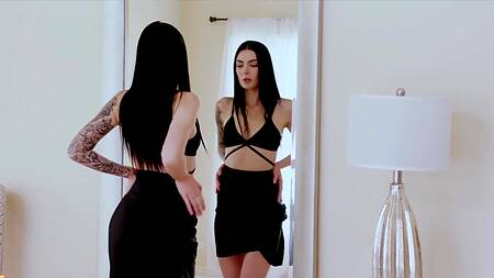 Красотка далеко пойдет, она страстно удовлетворяет босса