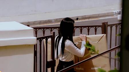 Красотка далеко пойдет, она страстно удовлетворяет босса