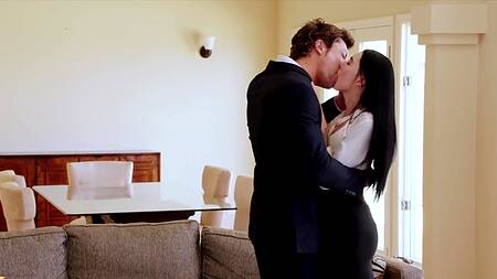 Красотка далеко пойдет, она страстно удовлетворяет босса