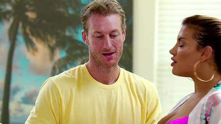 Первый опыт эротического массажа приводит к сексу