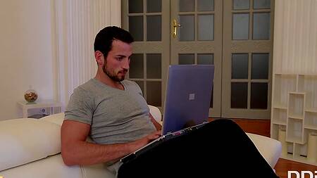 Трахается с мужем и бывшим после армии