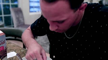 Страстно поимел телку и придушил её во время ебли