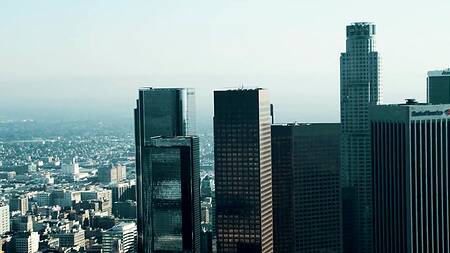 Телка с завистью подсматривает за сексом подруги