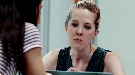 Телка с завистью подсматривает за сексом подруги