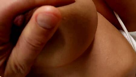 Ставит страстную брюнетку раком после глубокого минета