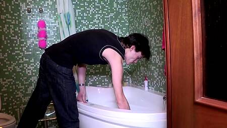 Русская находит чужие трусики и изменяет парню