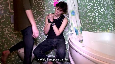 Русская находит чужие трусики и изменяет парню