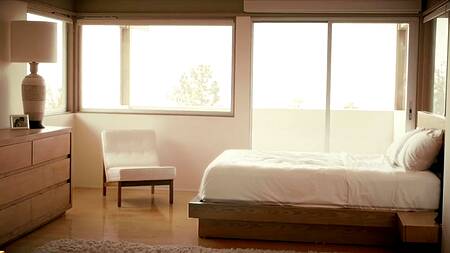 Брюнетка с сочной попой не может забыть большой хуй парня