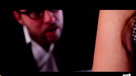 Ведущая радио отдается в попку во время интервью