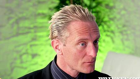 Познакомилась с родителями парня и отдалась его отцу