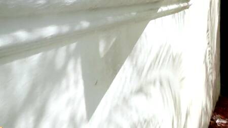 Подсматривает за кудрявой подругой и трахает её