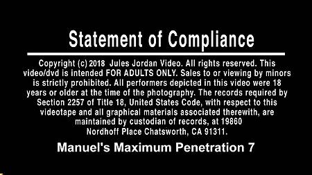 Горячая телка встает мужика в позе раком, желая отдаться в попу